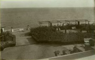 Vista de l'escalinata, pergola i jardí. Antoni Badrinas, 1926, 1926